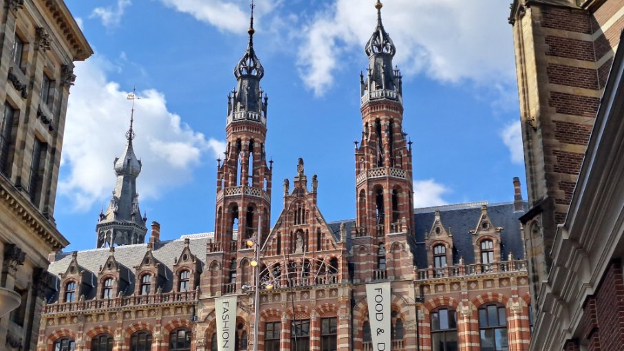 Amsterdam putopis, kanal i zgrade od čokolade